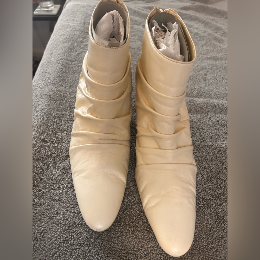 leather ankle boots.Size 7    Worn 3 times - Picture 2 of 4